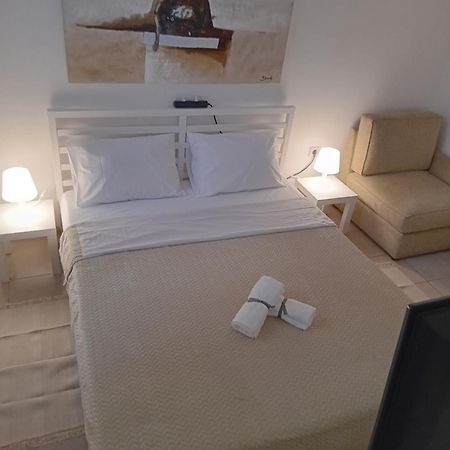 Vestige Basement Apartment เอเธนส์ ภายนอก รูปภาพ
