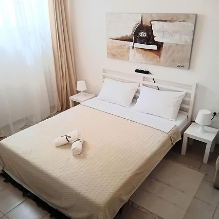Vestige Basement Apartment เอเธนส์ ภายนอก รูปภาพ