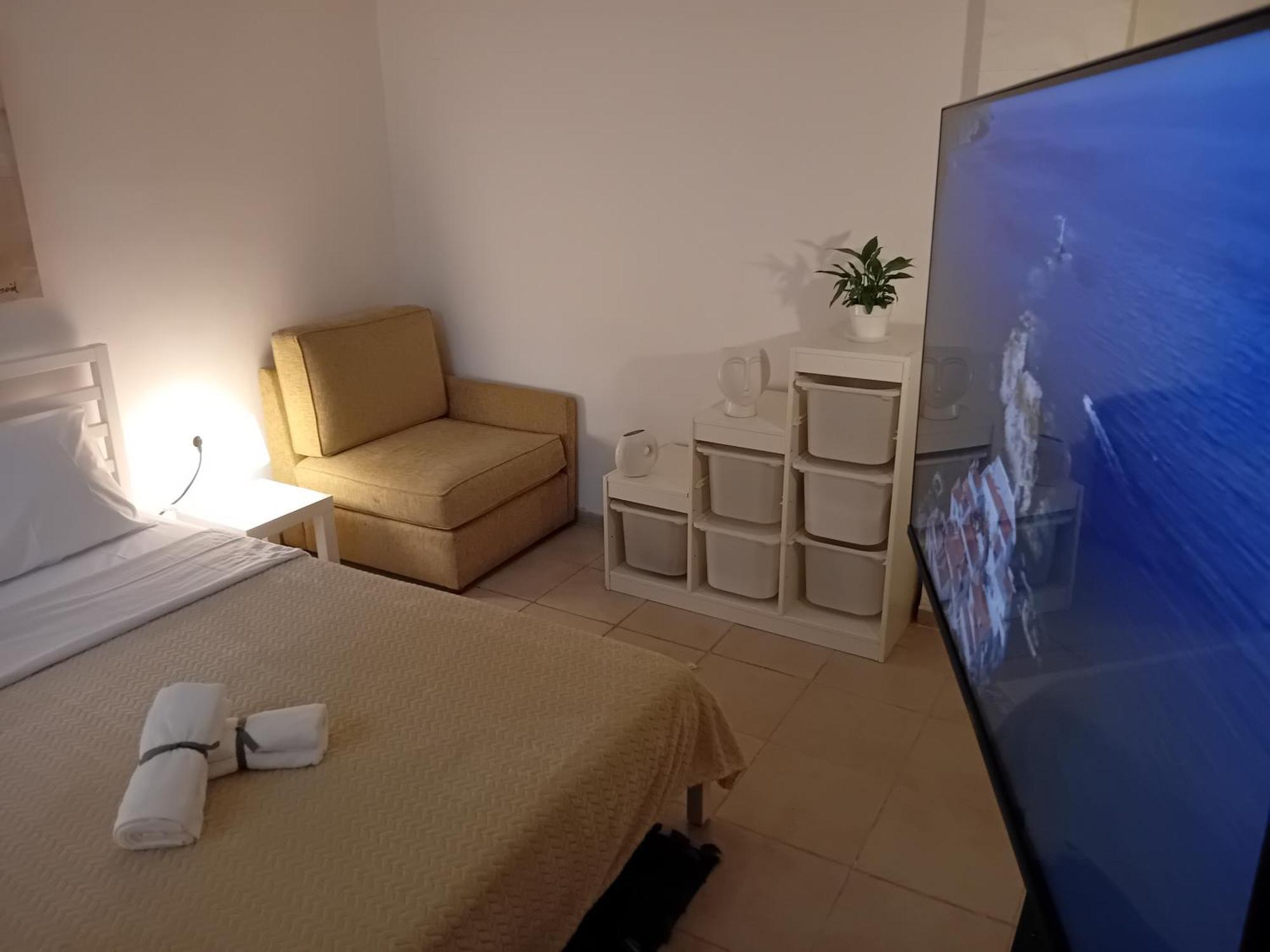 Vestige Basement Apartment เอเธนส์ ภายนอก รูปภาพ