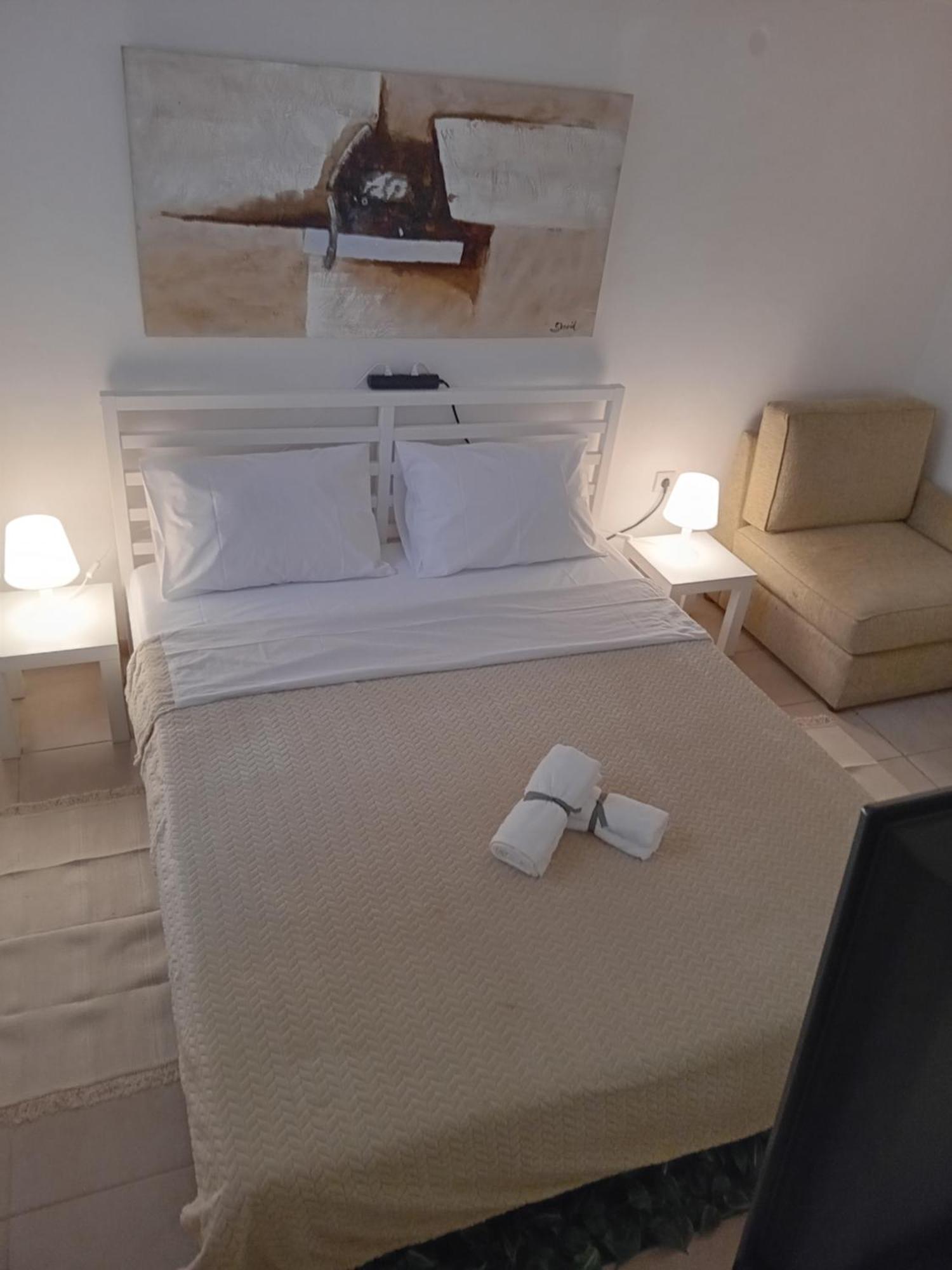 Vestige Basement Apartment เอเธนส์ ภายนอก รูปภาพ