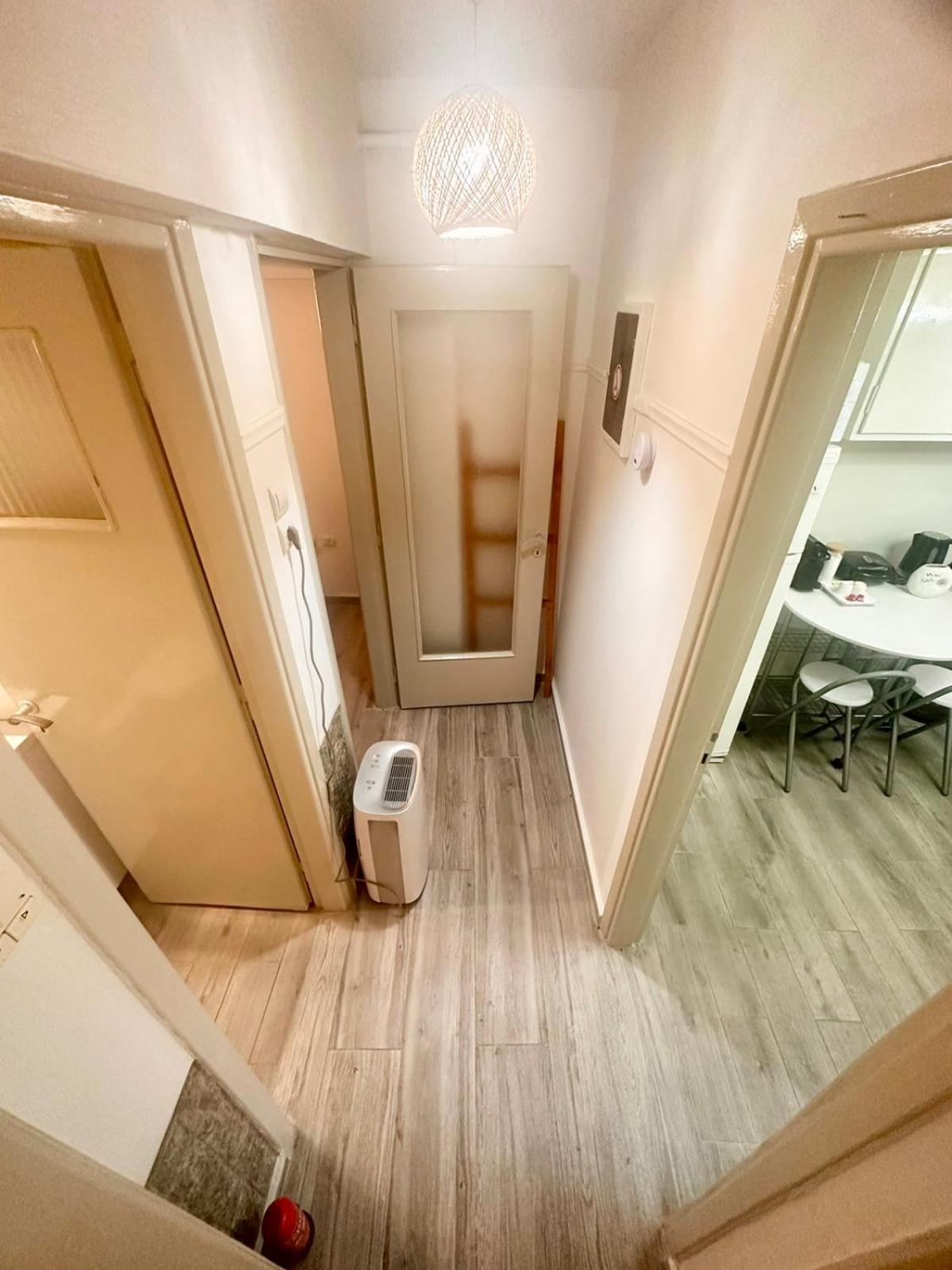 Vestige Basement Apartment เอเธนส์ ภายนอก รูปภาพ
