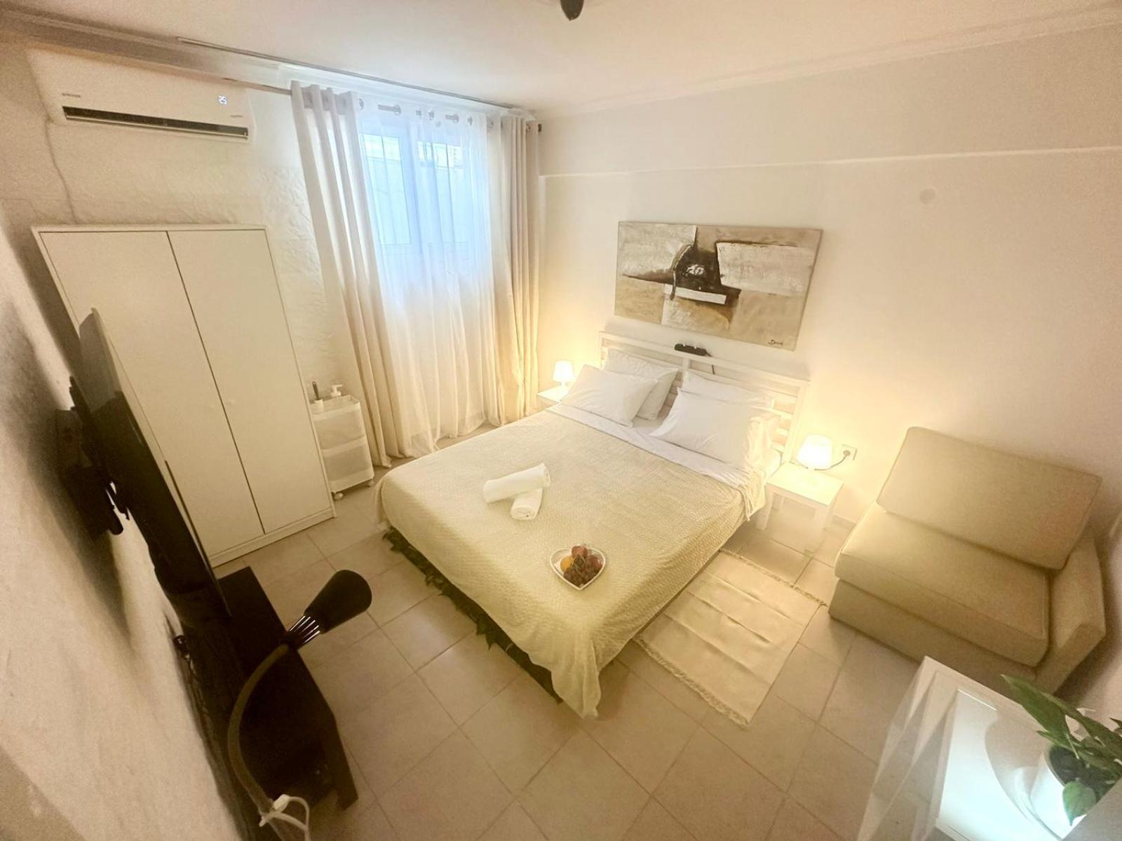Vestige Basement Apartment เอเธนส์ ภายนอก รูปภาพ