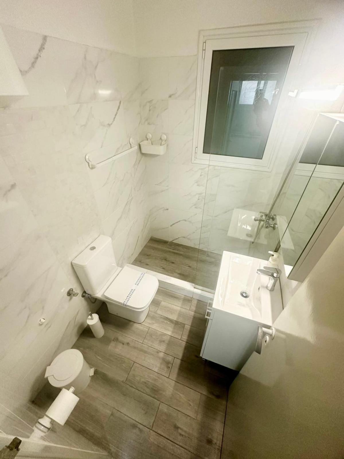 Vestige Basement Apartment เอเธนส์ ภายนอก รูปภาพ